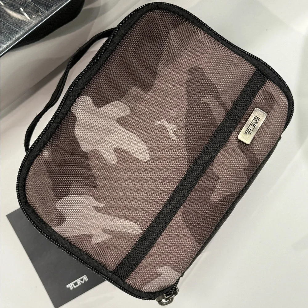 (new+tag) Tumi rare camo travel kit top handle (unisex)